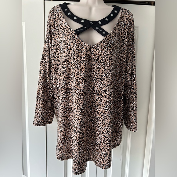 Como black Sweaters - Como Black animal print lightweight sweater 2X spring